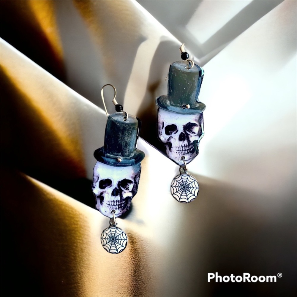 Handpainted Day of The Dead ☠️ Halloween Earrings Silver wires sugar Skulls